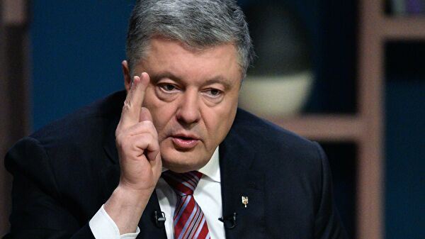 <br />
Порошенко заявил о необходимости «непрерывной осады» Кремля<br />
