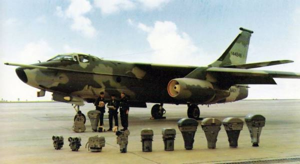 Самый тяжелый и долгоживущий: палубный бомбардировщик Douglas A3D Skywarrior и его модификации