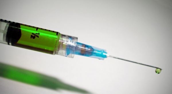 О вакцинации петербуржцев от коронавируса рассказал врач Боткинской больницы