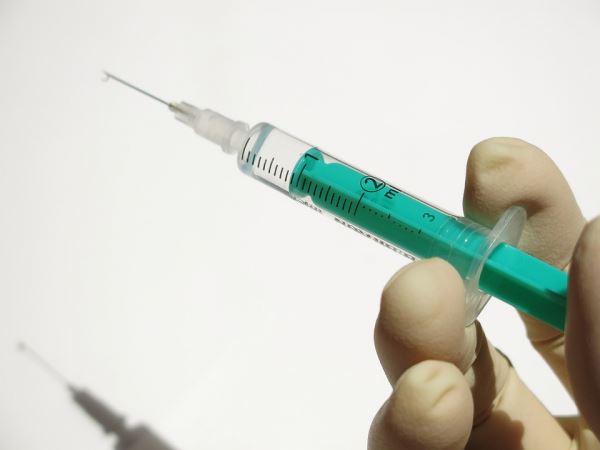 Смольный получит 1 февраля новую партию вакцины «Спутник V»